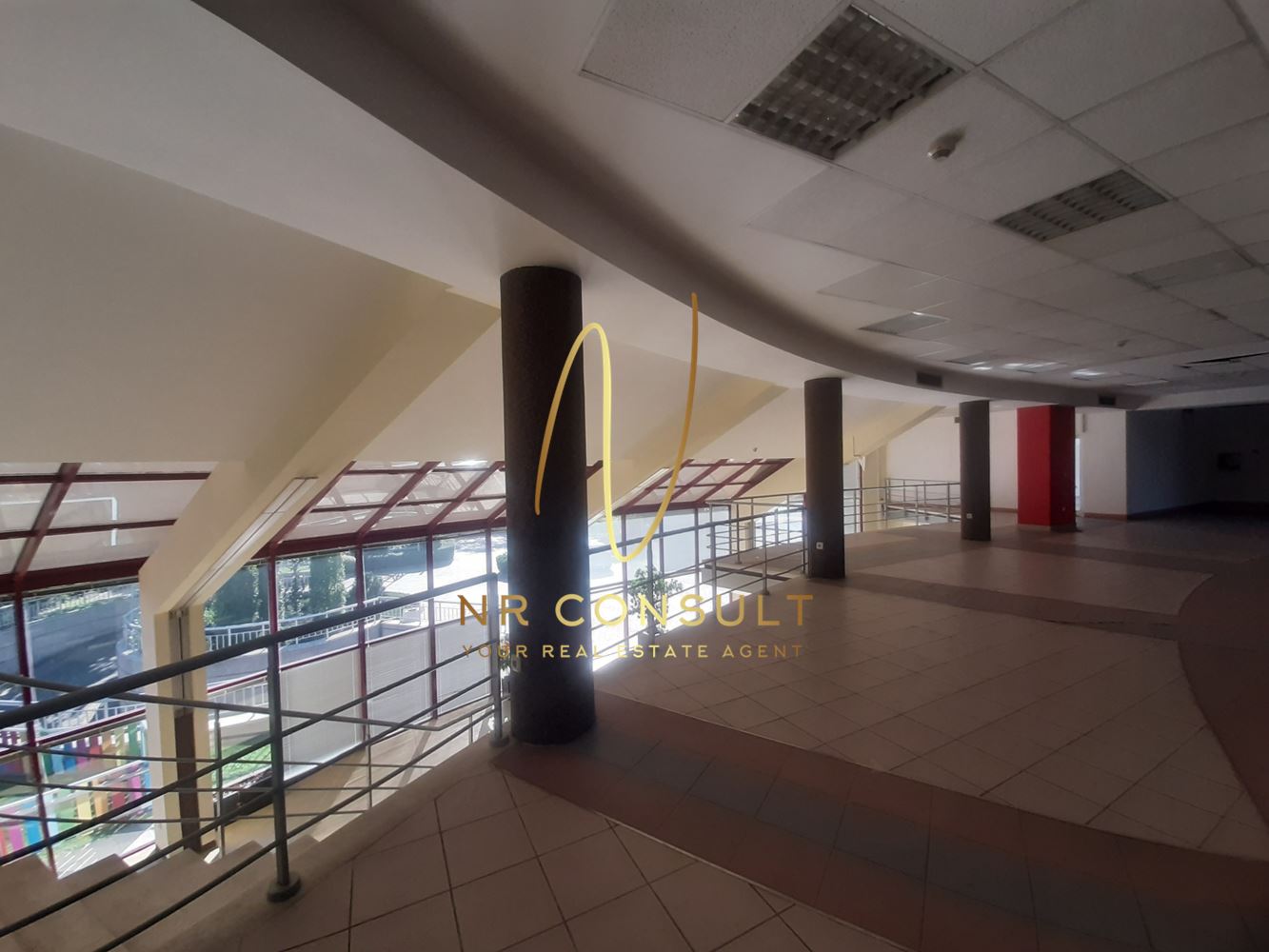 A store suitable for a showroom in a shopping mall in G.C. Friendship near the airport - 0