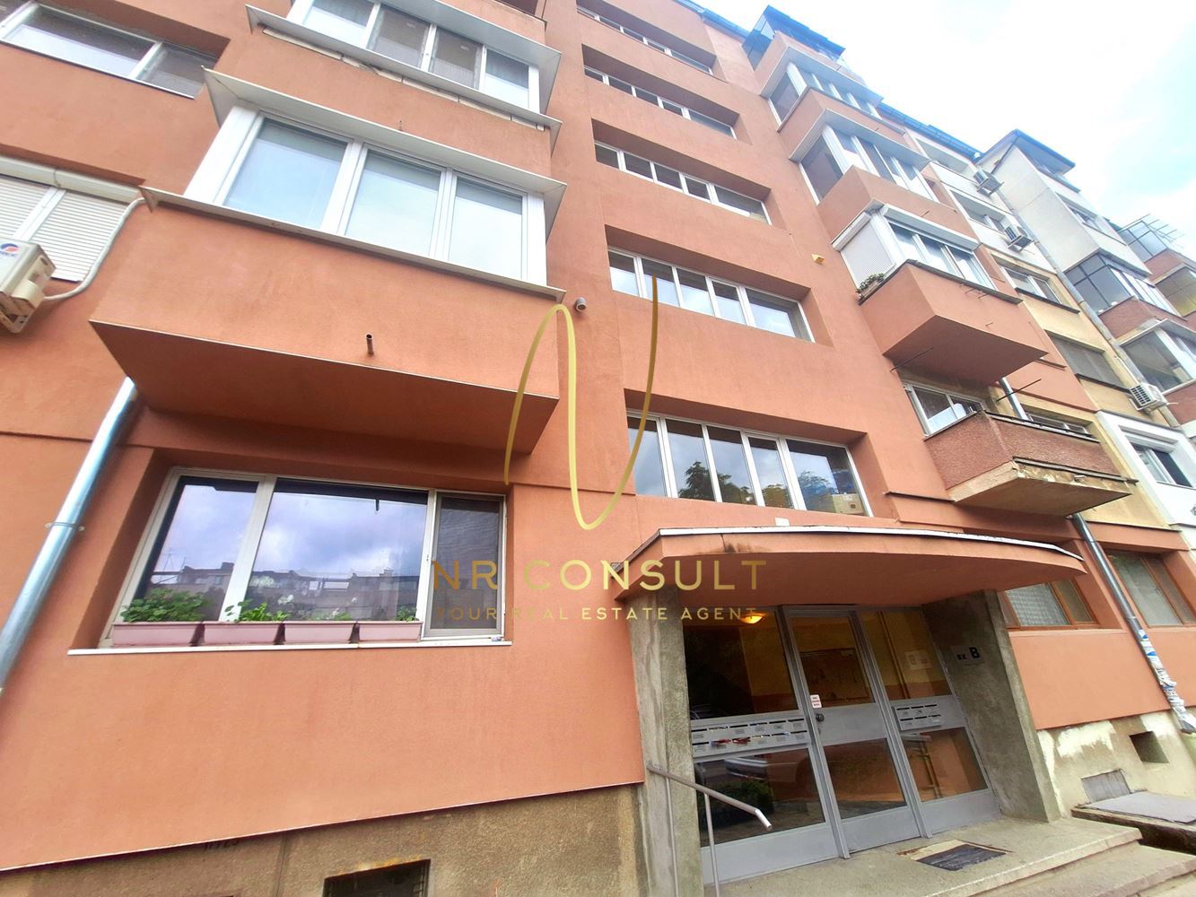 For Rent bright 2 bedroom apartment in Strelbishte district, Cherven rose Str.! -0