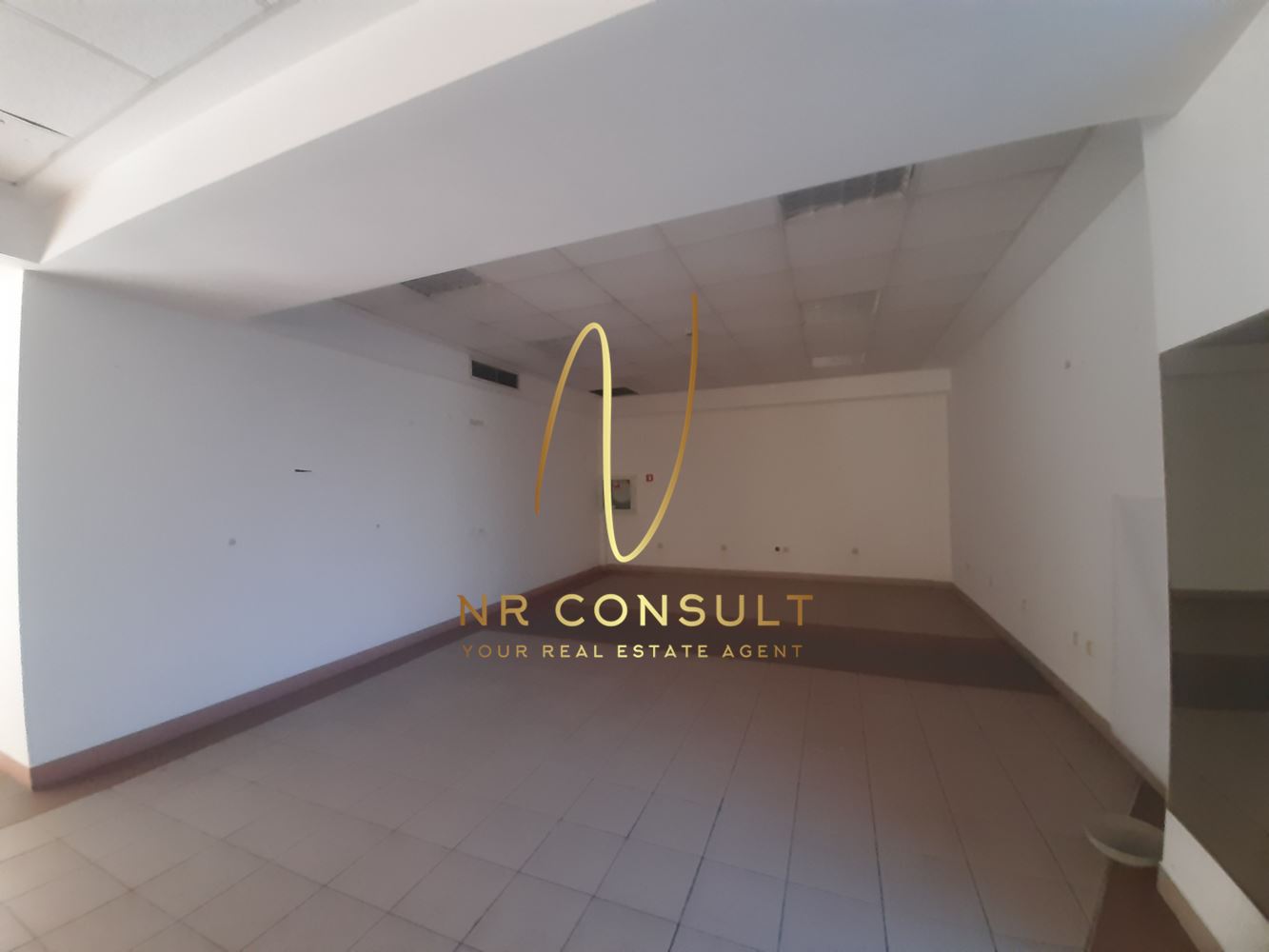 A store suitable for a showroom in a shopping mall in G.C. Friendship near the airport - 0