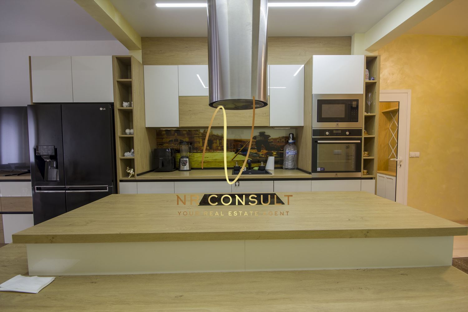For rent excellent property for connoisseurs of good taste and modern vision near the pedestrian zone of Vitosha Blvd!! -0