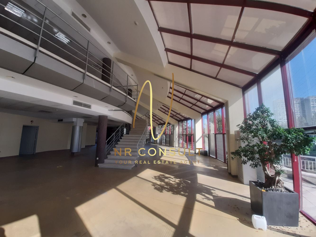 A store suitable for a showroom in a shopping mall in G.C. Friendship near the airport - 0