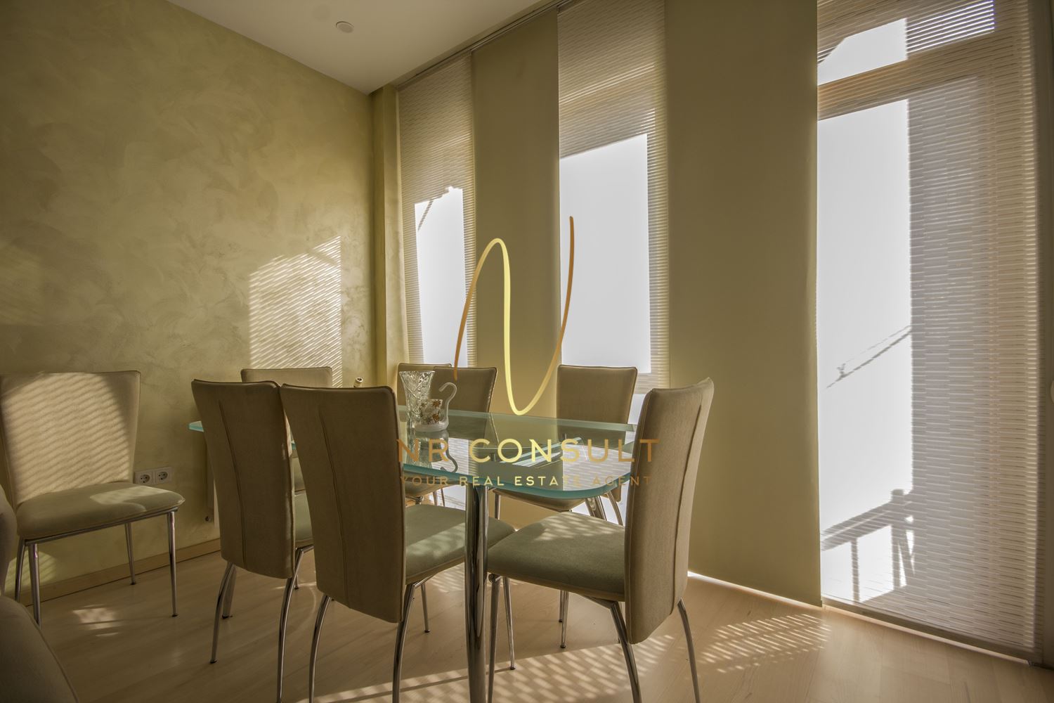 For rent excellent property for connoisseurs of good taste and modern vision near the pedestrian zone of Vitosha Blvd!! -0