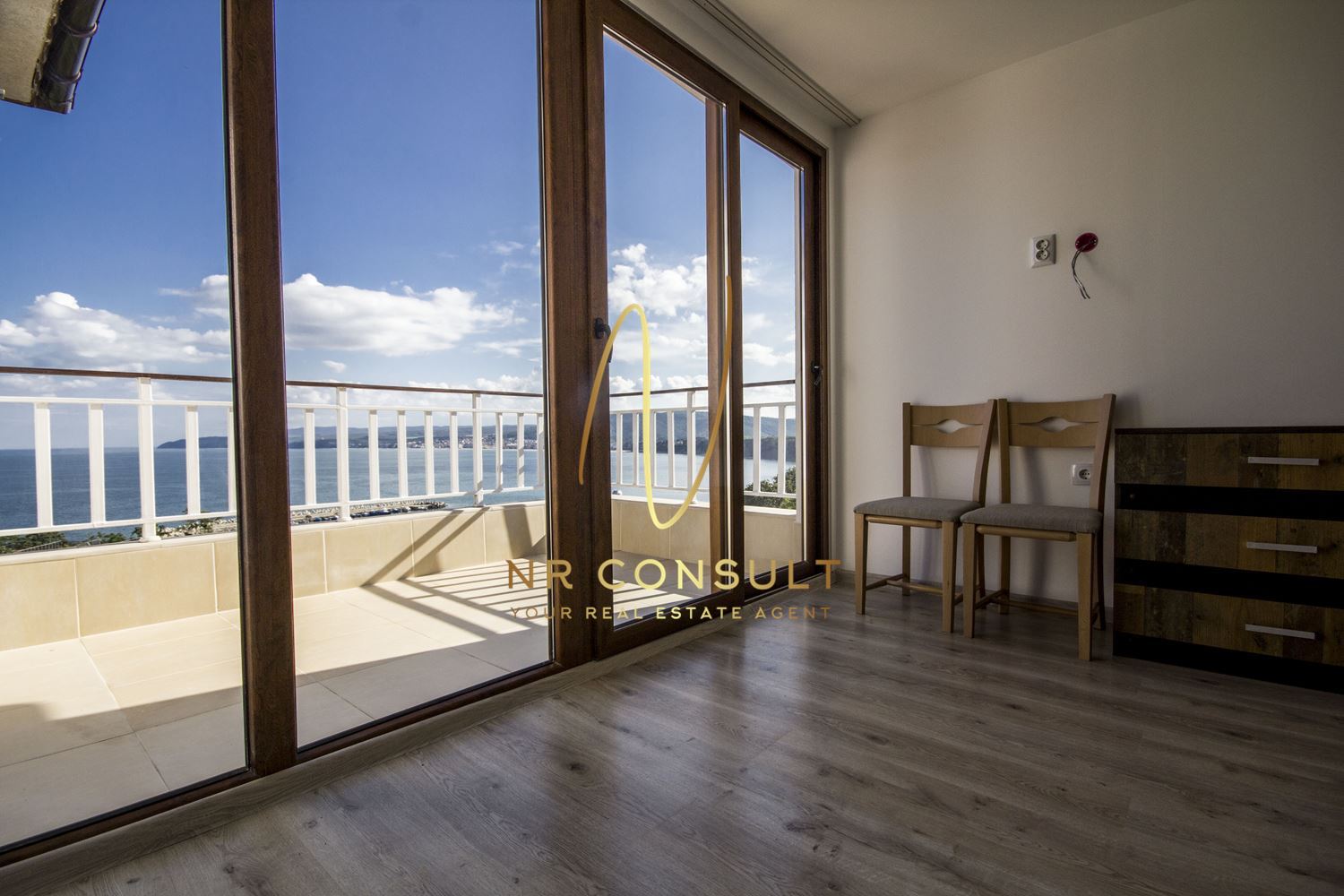 Spacious 2-bedroom apartment for sale with amazing panorama to the sea in Byala - 0