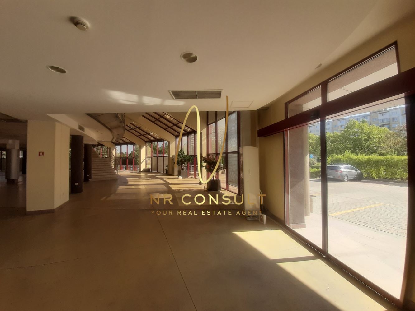 A store suitable for a showroom in a shopping mall in G.C. Friendship near the airport - 0