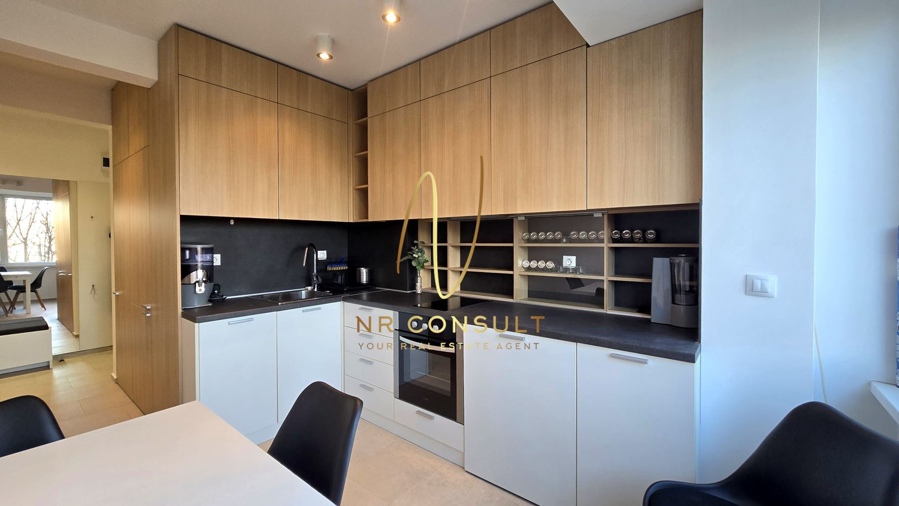 Стил и уют в сърцето на София – 2-стаен апартамент, близо до Софийския Университет! - 0